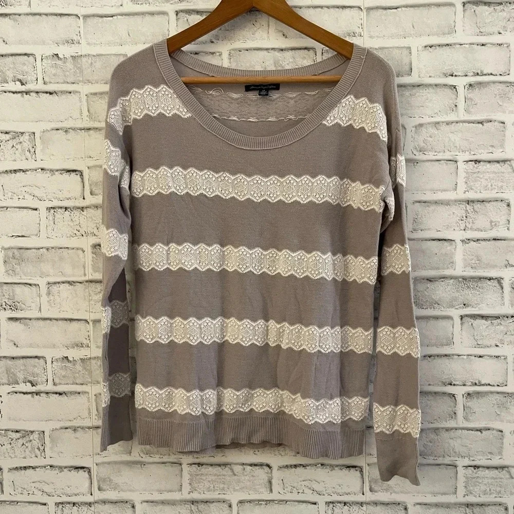 Women’s gray with white lace vertical stripe sweater Small